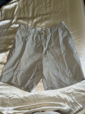 Men’s Light Gray Cargo Shorts by Columbia